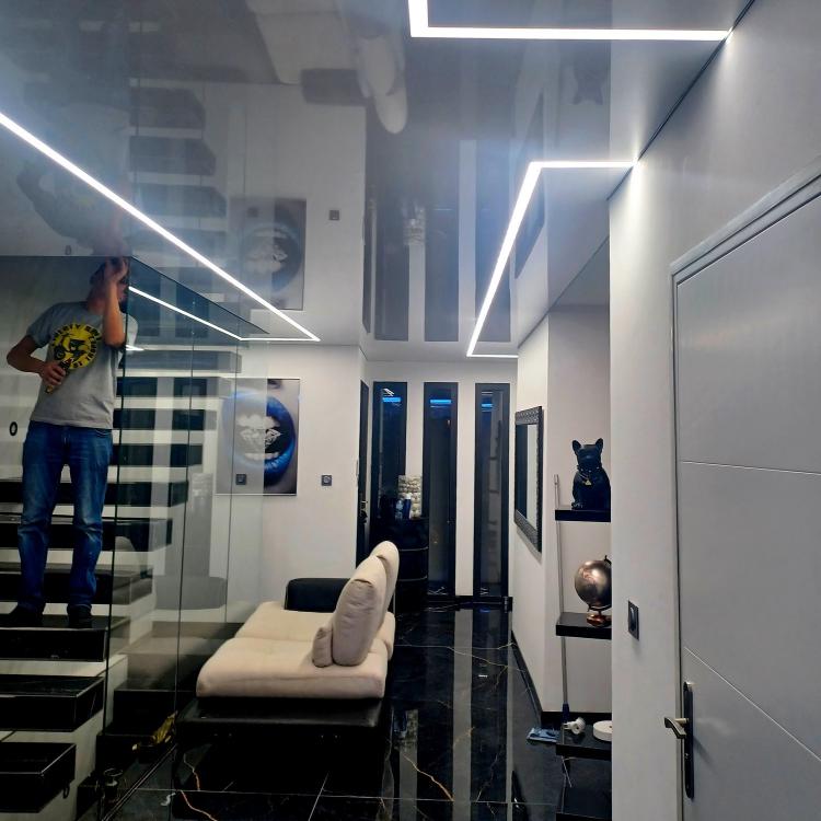 Installation de plafonds en toile tendue, Golfe de Saint-Tropez, Var par Budvar Construction