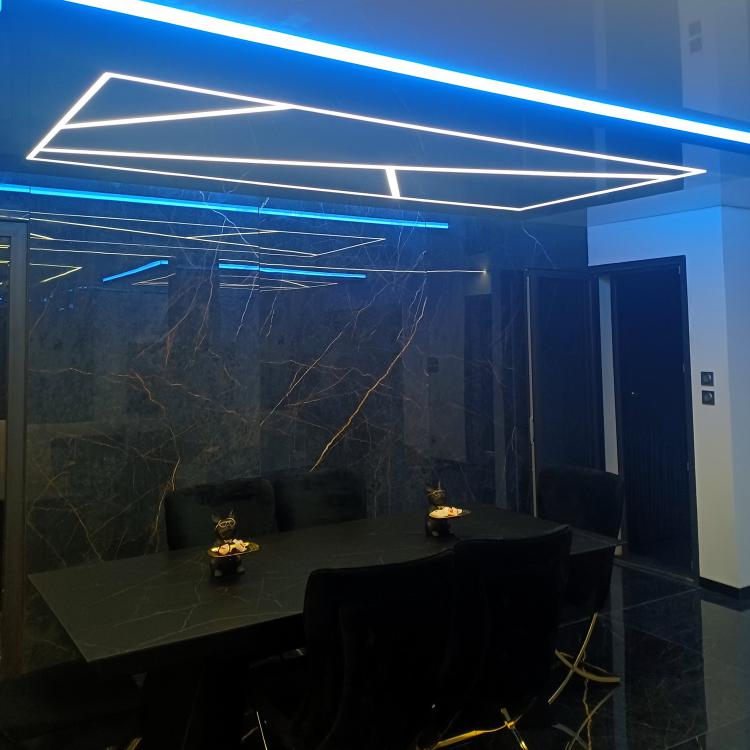 Installation de plafonds en toile tendue, Golfe de Saint-Tropez, Var par Budvar Construction